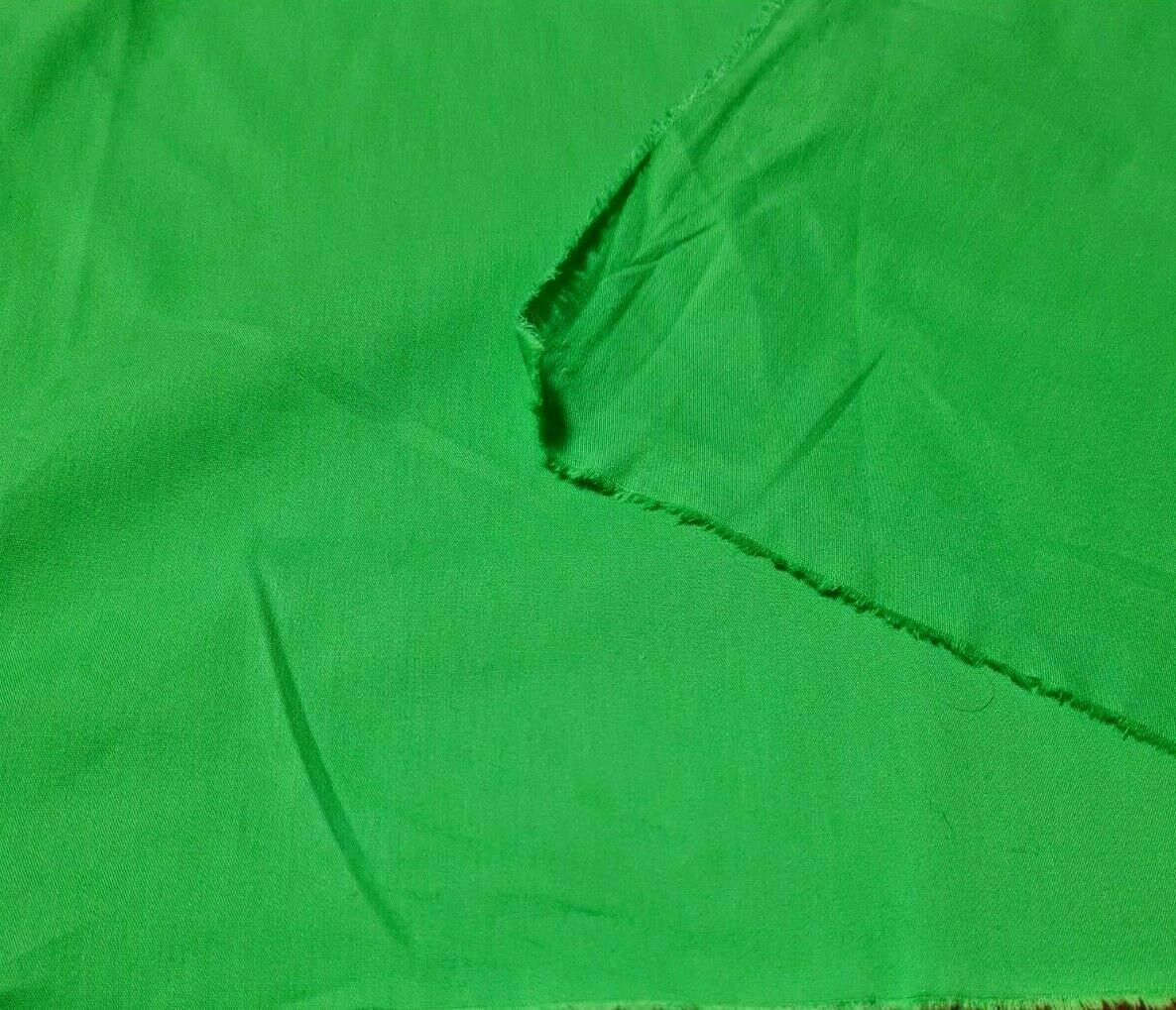 POPLINE FABRIC COTTON NYLON LYCRA GREEN COLOUR - SOLD BY THE METRE B3/233