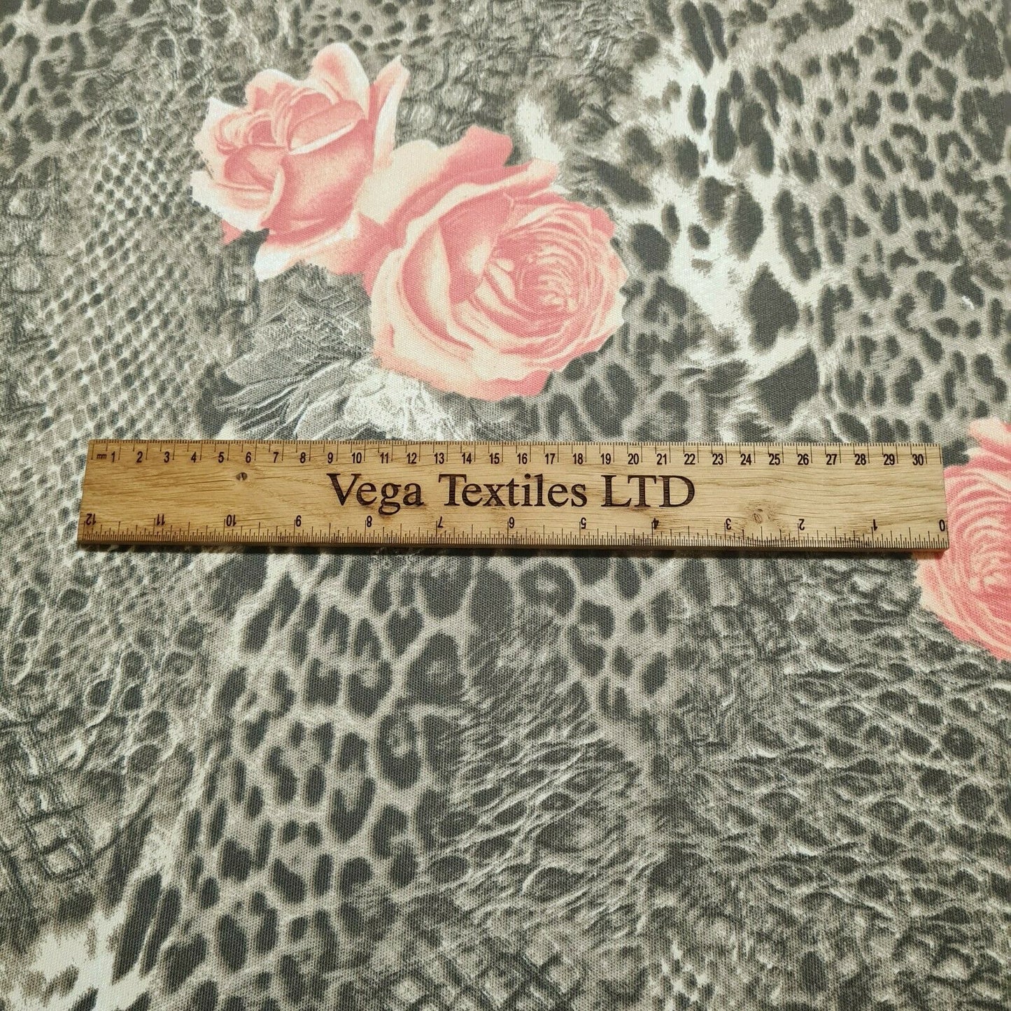 Jersey Knit Fabric Large Roses And Leopard Animal Printed Thick Material 59"