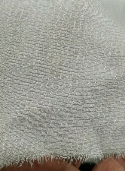 SMALL FIGURED THIN WHITE VISCOSE FABRIC - SOLD BY THE METRE