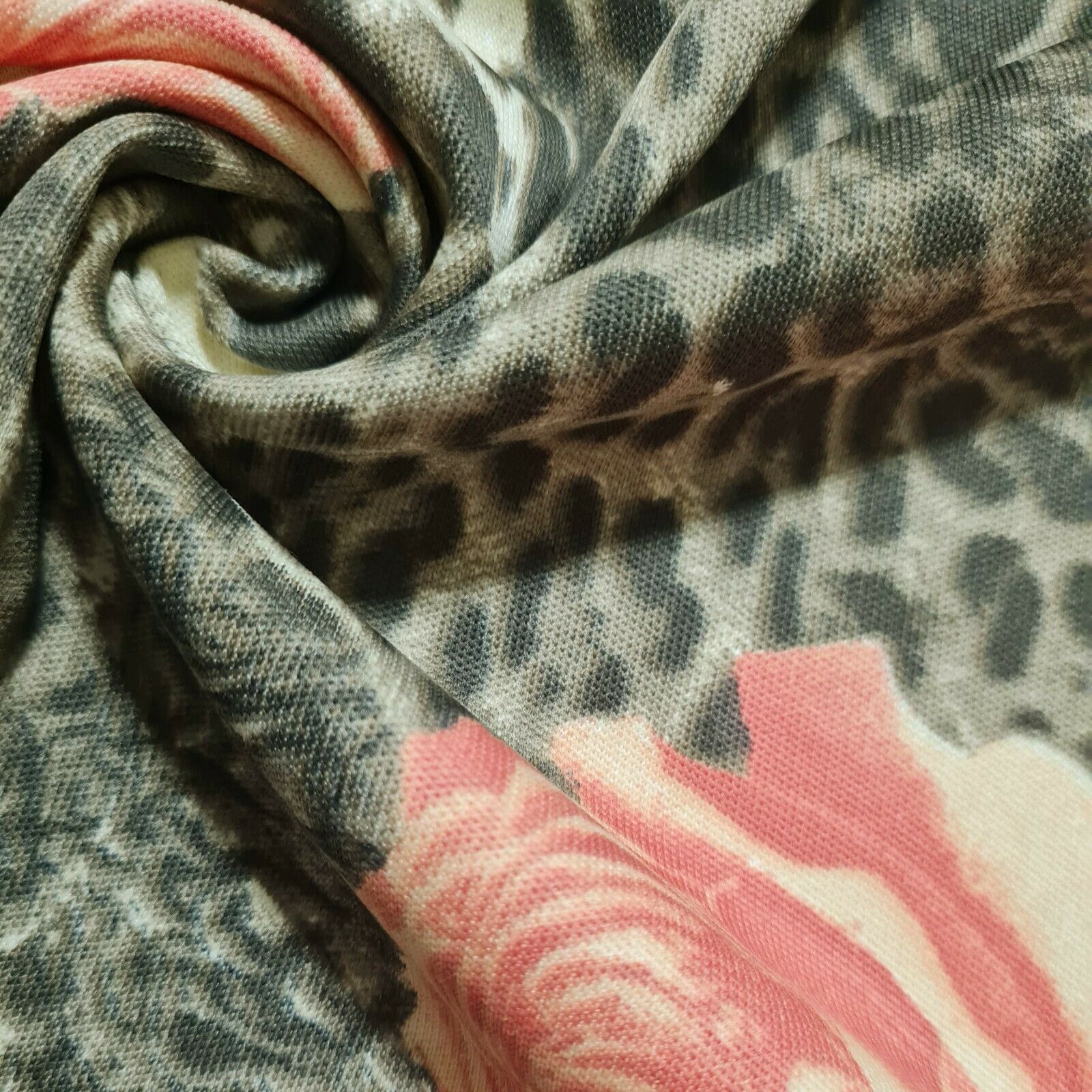 Jersey Knit Fabric Large Roses And Leopard Animal Printed Thick Materi Vega Textiles