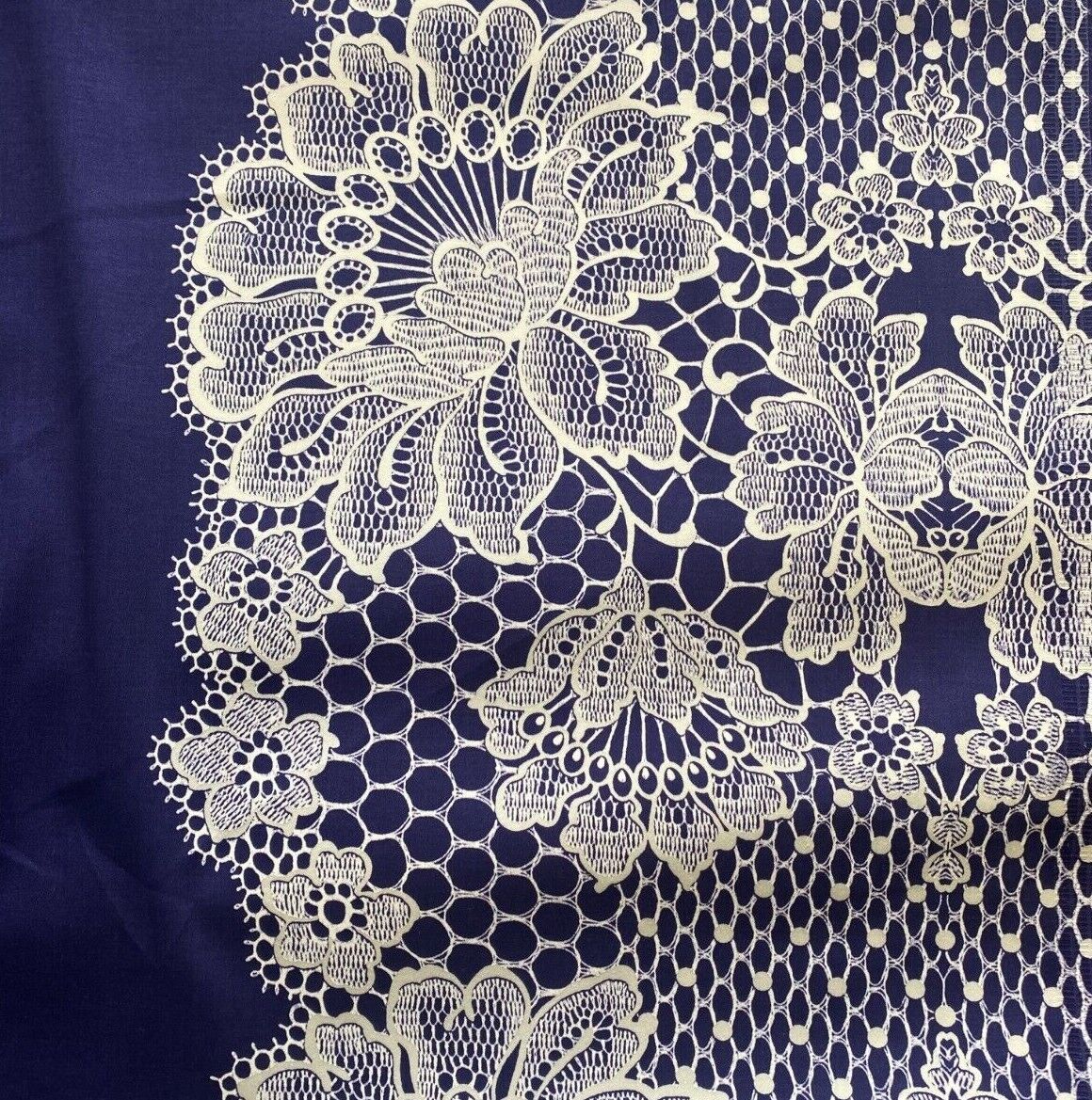 Cotton Satin Fabric White Lace Pattern Border Printed Navy Colour 55'' Wide